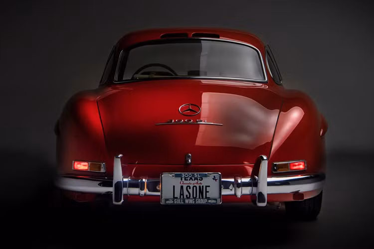 Theo RM Sotheby’s ước tính, mức giá xe Mercedes-Benz 300 SL Gullwing 1957 lên đến 3,5 triệu USD (tương đương khoảng 82,8 tỷ đồng) khi xe được đưa lên sàn đấu giá tại Nevada vào ngày 22/11/2024 tới. 