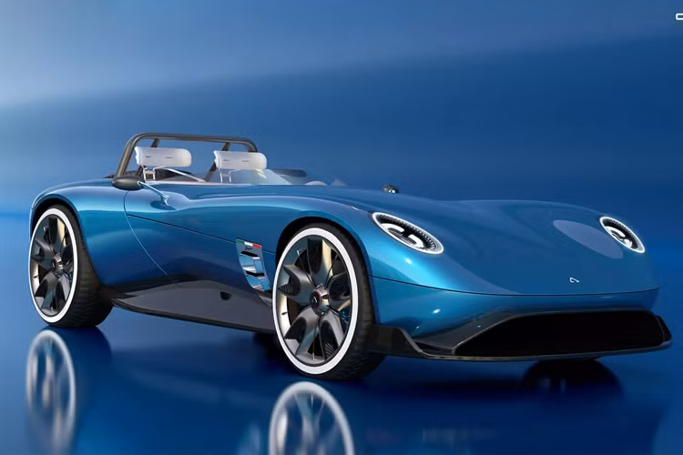 Thân xe có thiết kế uốn lượn kéo dài xuống hai bên và bao gồm một cặp gương chiếu hậu lấy cảm hứng từ phong cách cổ điển và ống xả thoát ra bên hông được đặt ngay sau bánh trước. Sau đó, Camal đã tạo ra một nắp cốp xe riêng chứa bánh xe dự phòng và thêm đuôi xe cong đẹp mắt với đèn hậu LED mỏng.