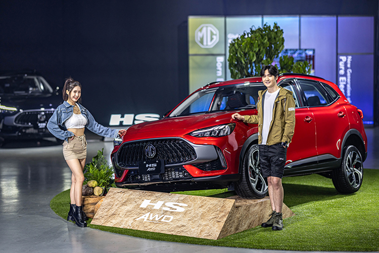 Mẫu xe MG được hãng ưu đãi mạnh tay nhất là RX5 với phí đăng ký và 2 năm bảo hiểm vật chất trị giá lên đến 120 triệu đồng cho cả 2 phiên bản. MG HS phiên bản mới đã quay trở lại thị trường Việt Nam vào hồi tháng 1/2024 sau hơn 1 năm vắng bóng.