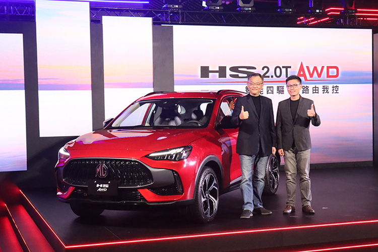 Ngoài ra, xe còn có những tính năng an toàn chủ động ADAS như hệ thống kiểm soát hành trình, cảnh báo va chạm phía trước, phanh khẩn cấp tự động, giám sát điểm mù phía sau, phát hiện điểm mù, cảnh báo lệch làn đường, điều chỉnh làn đường, hỗ trợ chuyển làn đường, cảnh báo lùi và camera 360 độ.