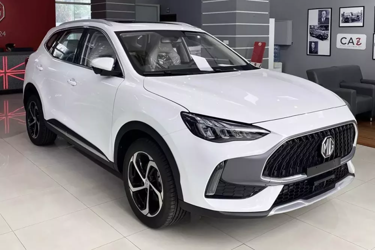 Trong tháng 8/2024 này, thương hiệu xe MG của Trung Quốc đang áp dụng chương trình ưu đãi chính hãng dành cho toàn bộ các mẫu xe của mình, bao gồm cả HS. Tuy nhiên, tại đại lý, mẫu SUV cỡ C MG HS giảm giá sâu hơn nữa.