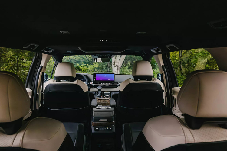 Được biết, tất cả các phiên bản của Toyota Sienna đều được trang bị tính năng hiện đại này. Tuy nhiên, để kích hoạt, chủ xe cần đăng ký gói Safety Connect 10 năm.