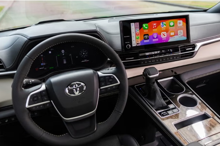 Trong trường hợp xe không khóa nhưng hệ thống radar phát hiện có chuyển động ở hàng ghế sau, hệ thống sẽ không kích hoạt còi mà sẽ gửi tin nhắn cảnh báo sau 10 phút và sau đó 2 phút sẽ thực hiện cuộc gọi để nhắc nhở tài xế.