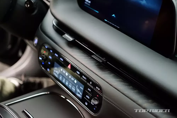 Cuối cùng là những tính năng an toàn như hệ thống hỗ trợ lái xe trên cao tốc thế hệ mới Highway Driving Assist 2 và hệ thống kiểm soát hành trình thông minh. Xe hiện vẫn chưa có hệ thống hỗ trợ lái xe tự động cấp độ 3.