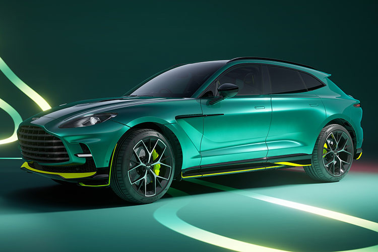  Aston Martin DBX707 AMR24 Edition 2024 mới chính là sự phát triển của mẫu AMR23 năm ngoái và mẫu xe này có nội thất nâng cấp cùng những cải tiến nhỏ bên ngoài và màu sơn gợi nhớ đến xe đua một chỗ ngồi Aramco F1 Team của thương hiệu.