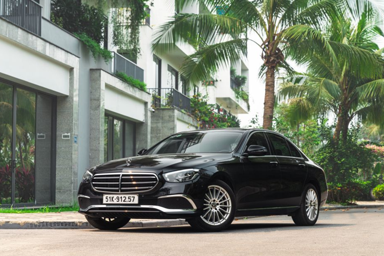 Ở phiên bản này, xe đã được chuyển sang lắp ráp trong nước thay vì nhập khẩu nguyên chiếc. Nằm bên dưới nắp ca-pô của Mercedes-Benz C200 Avantgarde và C200 Avantgarde Plus là động cơ xăng 4 xi-lanh, dung tích 1.5L với sự hỗ trợ của công nghệ mild hybrid EQ Boost.