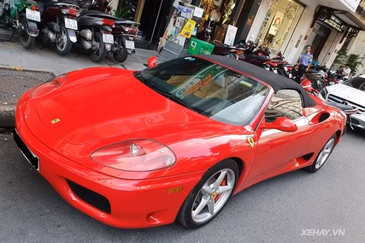 Cụ thể, hai chiếc Ferrari 360 Spider và 599 GTB này trước đó đều từng thuộc sở hữu của ông Đặng Lê Nguyên Vũ. Ước tính, số tiền mà ông Vũ bỏ ra để sở hữu lại bộ đôi trên vào khoảng hơn 15 tỷ đồng.