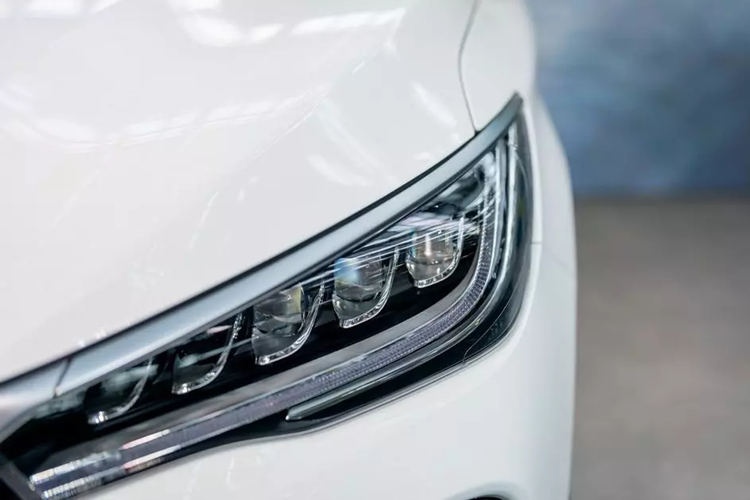 Trước Việt Nam, BYD M6 đã được bán ở những thị trường Đông Nam Á khác như Indonesia và Thái Lan. BYD M6 vốn là mẫu MPV thuần điện được phát triển dựa trên Song Max. Tại thị trường Trung Quốc, mẫu xe này có tên gọi khác là Song Max EV.