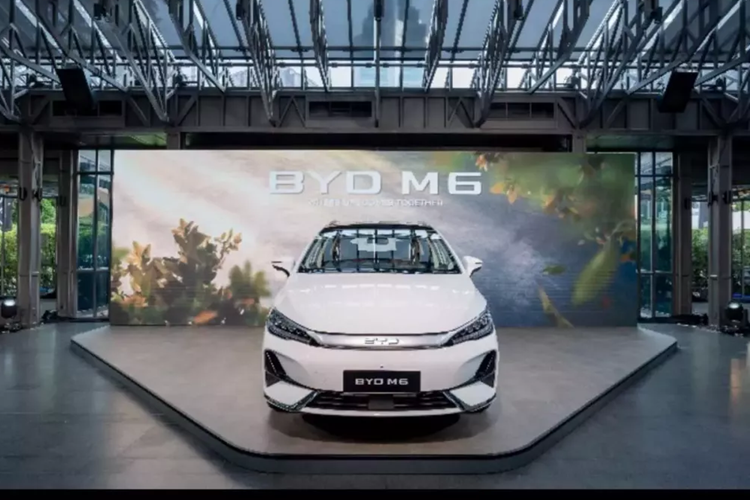 Theo một số nguồn tin, hiện các đại lý ở Việt Nam đã bắt đầu nhận cọc cho mẫu MPV BYD M6 thuần điện này. Xe sẽ được nhập khẩu nguyên chiếc từ Trung Quốc vào Việt Nam.