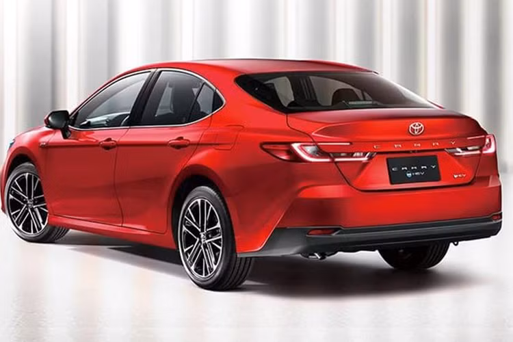 Trong khi đó, động cơ xăng 2.5L truyền thống trên thế hệ cũ đã bị lược bỏ. Tại các thị trường trên thế giới, Toyota Camry 2025 có tới 3 cấu hình động cơ hybrid, bao gồm 2.0 Hybrid, 2.5 Hybrid và 2.5 Hybrid AWD.