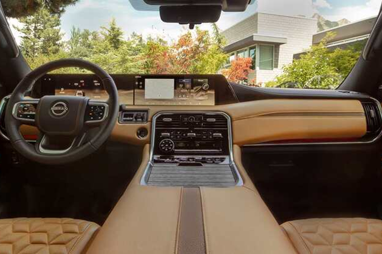 Hộp số tự động 9 cấp xử lý việc chuyển số, truyền lực tới bánh sau (4×2) hoặc cả bốn bánh (4×4), tùy thuộc vào cấu hình. Đúng như nguồn gốc của nó, Armada vẫn giữ được kiến trúc khung gầm rời Body on Frame chắc chắn, đảm bảo nó vẫn là một chiếc SUV có khả năng hoạt động tốt và đa dụng.