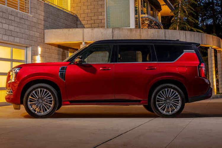 Phiên bản Platinum bổ sung một loạt tính năng cao cấp, bao gồm ghế trước chỉnh điện 12 hướng có hỗ trợ thắt lưng, sưởi, thông gió và thậm chí cả chức năng mát-xa. Về mặt an toàn, tất cả các phiên bản Armada đều được trang bị tiêu chuẩn bộ Safety Shield 360 của Nissan, cung cấp các tính năng hỗ trợ người lái thiết yếu.