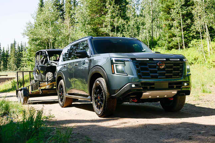 Đáng ngạc nhiên là giá cơ bản của xe vẫn không thay đổi. Cụ thể mức giá xe Nissan Armada 2025 bán ra khởi điểm tương đương 56.520 USD (khoảng 1,43 tỷ đồng) như phiên bản tiền nhiệm. Tuy nhiên, những phiên bản cao cấp hơn sẽ có sự tăng giá đáng kể.