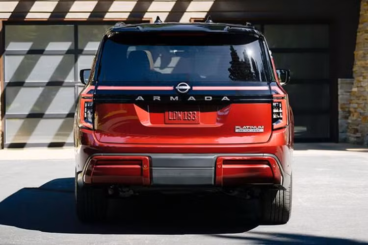 Bắt đầu từ phiên bản SL, người mua sẽ được thưởng thức hệ thống âm thanh Klipsch 12 loa cao cấp, một bước tiến đáng kể so với 6 loa khiêm tốn của phiên bản SV tiêu chuẩn. Hệ thống kiểm soát khí hậu 3 vùng là tiêu chuẩn cho tất cả các phiên bản và đúng như mong đợi