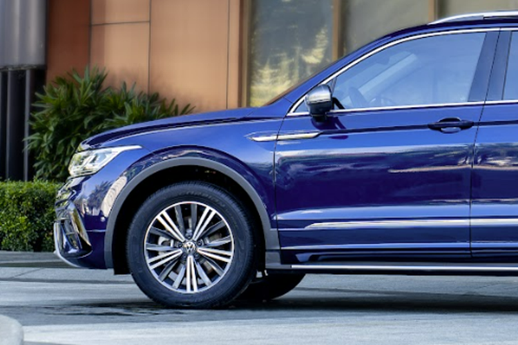 Màn hình giải trí đa chức năng MIB 3 – 8 inch, điều khiển cảm ứng, điều khiển cử chỉ Gesture Control, kết nối App-Connect, (Apple Carplay và Android Auto), Bluetooth, USB (Type C). Điều hoà tự động 3 vùng nhiệt độ, điều khiển cảm ứng và có chức năng lọc không khí.