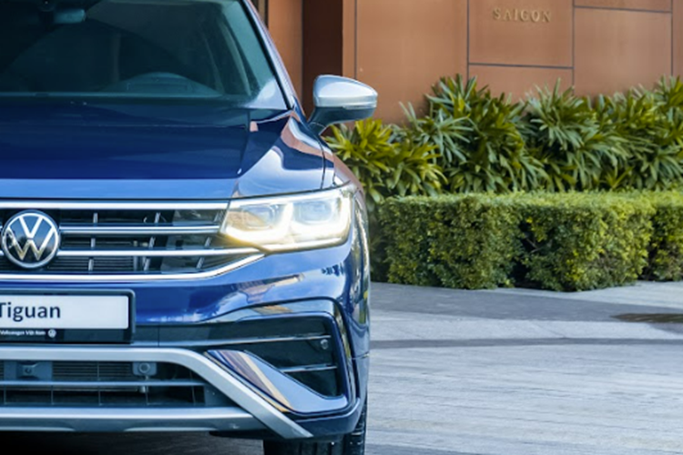 Volkswagen Tiguan mang trong mình hàng loạt các tính năng công nghệ hữu ích, đảm bảo sự kết nối cho mục đích giải trí cũng như công việc. Đồng hồ kỹ thuật số Digital Cockpit Pro đa sắc màu, lựa chọn giao diện và thông số hiển thị sinh động.