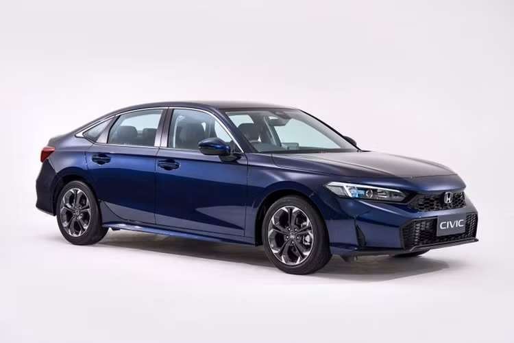Vào hồi đầu tháng 8 vừa qua, Honda Civic 2025 mới đã chính thức được giới thiệu tại thị trường Thái Lan với 3 phiên bản, bao gồm 1.5 Turbo EL+, e:HEV EL+ và e:HEV RS. Thời điểm đó, nhà sản xuất ôtô Nhật Bản chưa công bố giá bán chính thức của mẫu sedan “quốc dân” này.