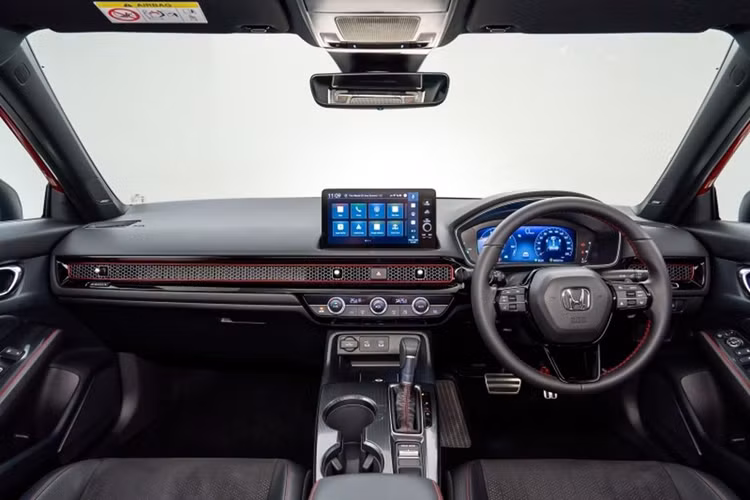 Với mức giá của Honda Civic 2025 tại thị trường Thái Lan, dự đoán xe Honda Civic 2025 bán tại Việt Nam sẽ có giá bán cao hơn bản cũ hiện đang có giá từ 730 - 870 triệu đồng.