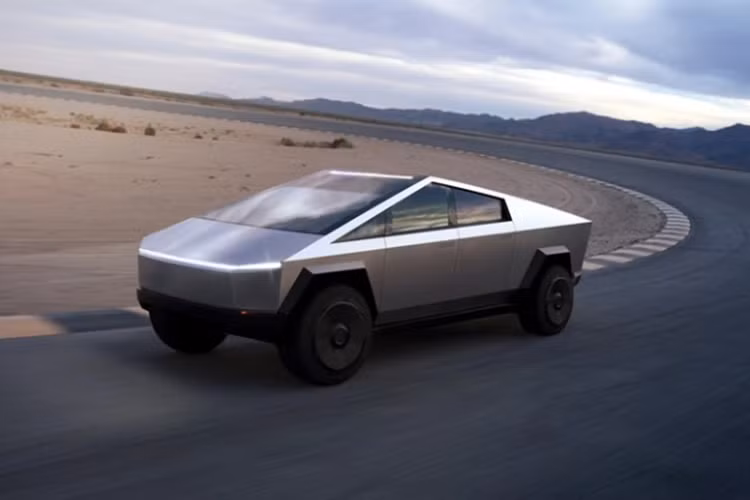 Mới đây, trên trang mạng xã hội của Tesla bất ngờ đăng một dòng thông báo ám chỉ việc sẽ giới thiệu một mẫu xe nào đó Thái Lan. Cũng trong thời điểm này, trên mạng xã hội bất ngờ xuất hiện hình ảnh chiếc Tesla Cybertruck 2024 mới được vận chuyển đến Thái Lan thông qua đường hàng không.