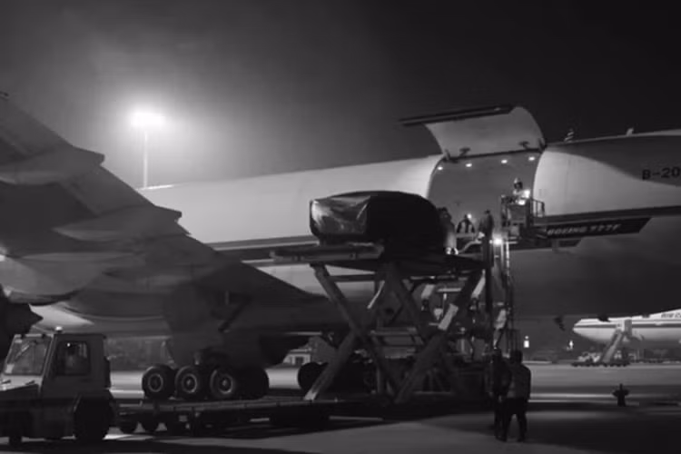 Mức giá xe Tesla Cybertruck cho phiên bản dẫn động cầu sau của xe sẽ có giá khởi điểm là 60.990 USD (1,48 tỷ đồng). Bản này sẽ có phạm vi hoạt động 400 km cho một lần sạc đầy.