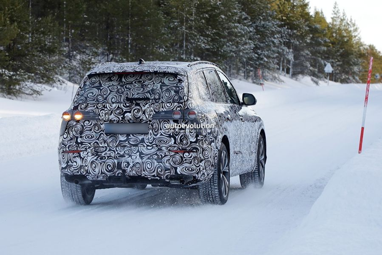 Về trang bị vận hành, nhiều khả năng mẫu xe SUV hạng sang Audi Q9 sẽ được trang bị nhiều phiên bản động cơ hybrid, gồm cả mild-hybrid và hybrid sạc điện.