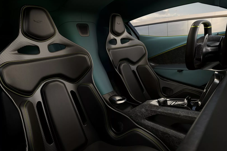 Valhalla được chế tạo xung quanh một khối liền khối bằng sợi carbon dựa trên chuyên môn của Aston Martin trong Công thức 1. Khung phụ bằng nhôm và được gắn vào phía trước và phía sau của thùng xe.