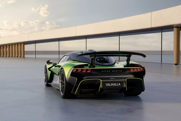 Giống như các mẫu xe Aston Martin hiện có khác, những người mua Valhalla sẽ được cung cấp các tùy chọn cá nhân hóa độc đáo thông qua bộ phận Q by Aston Martin. Không có thông tin nào về giá xe Aston Martin Valhalla nhưng được biết xe sẽ chỉ sản xuất giới hạn ở 999 chiếc trên toàn thế giới.