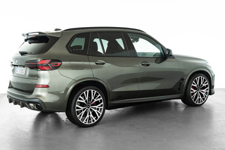 Chiếc SUV chạy bằng động cơ diesel tạo ra công suất 377 mã lực và mô-men xoắn 780 Nm, tăng 30 mã lực và 60 Nm so với mẫu xe nguyên bản.