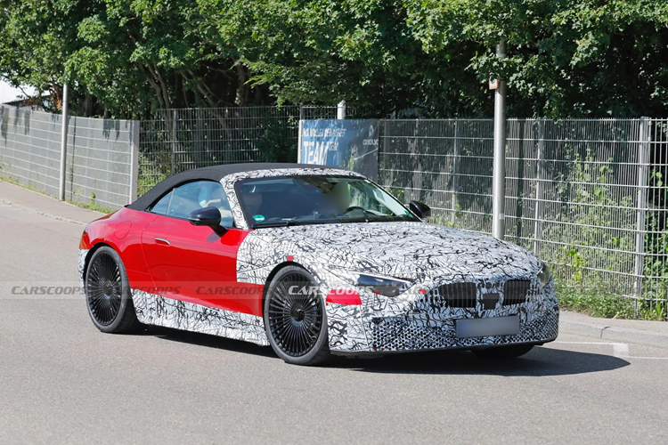 Khi chính thức ra mắt, Mercedes-Maybach SL-Class cạnh tranh trực tiếp với Bentley Continental GTC hay Aston Martin DB12 Volante. Trước đó, cuối tháng 2/2024, Mercedes-Benz đã tổ chức thuyết trình báo cáo kết quả tài chính trong năm 2023.