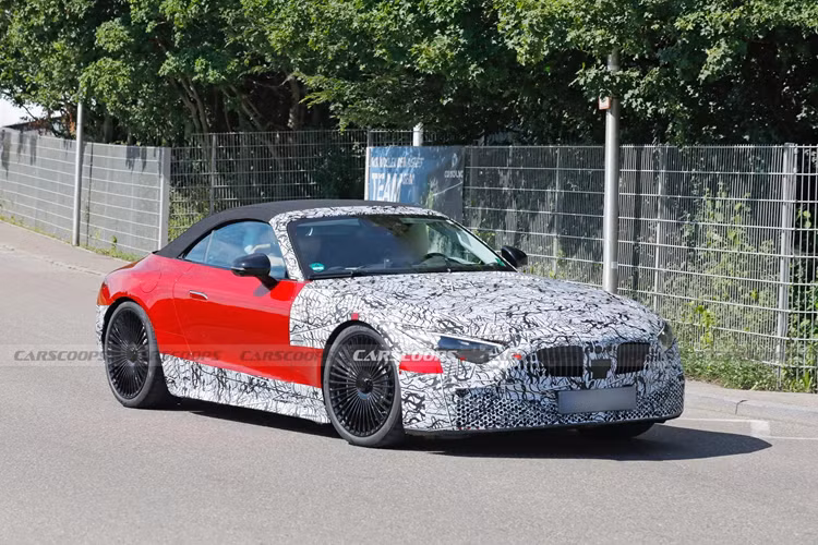 Khi chính thức ra mắt, Mercedes-Maybach SL-Class cạnh tranh trực tiếp với Bentley Continental GTC hay Aston Martin DB12 Volante. Trước đó, cuối tháng 2/2024, Mercedes-Benz đã tổ chức thuyết trình báo cáo kết quả tài chính trong năm 2023.