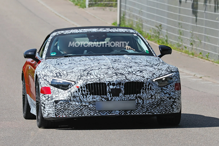 tuy nhiên, đến thời điểm hiện tại Mercedes-Maybach SL-Class là dòng xe Mercedes-Benz thứ 5 có biến thể siêu sang Maybach. Trước đó là S-Class, G-Class, GLS-Class và EQS SUV. Về sức mạnh động cơ, nhiều khả năng Mercedes-Maybach SL-Class được trang bị khối động cơ V8 4.0L, thậm chí là khối động cơ V12 huyền thoại của “gia đình” Maybach.