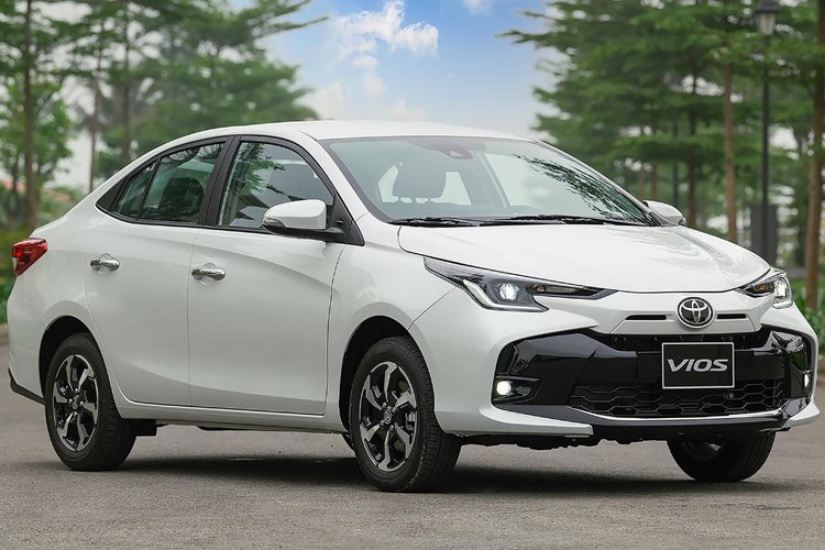 Chính điều này đã khiến Toyota Vios mất dần sức hút. Kết quả, doanh số bán hàng trong năm vừa qua của mẫu xe này chỉ đạt 13.521 xe, thấp hơn khoảng 10.000 xe so với năm 2022, qua đó bị Mitsubishi Xpander soán ngôi.