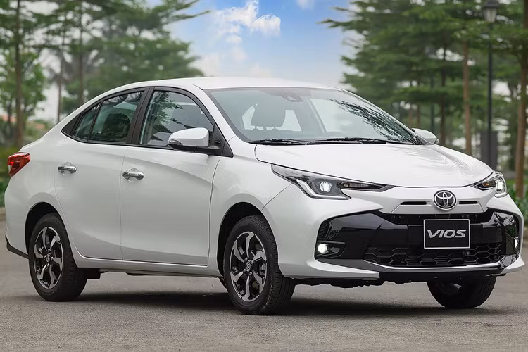 Chính điều này đã khiến Toyota Vios mất dần sức hút. Kết quả, doanh số bán hàng trong năm vừa qua của mẫu xe này chỉ đạt 13.521 xe, thấp hơn khoảng 10.000 xe so với năm 2022, qua đó bị Mitsubishi Xpander soán ngôi.