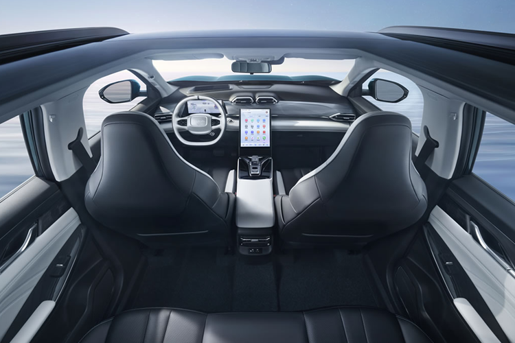 Trang bị an toàn của mẫu xe này ở thị trường nước ngoài cũng khá đa dạng với 6 túi khí, camera 540 độ, cảm biến hỗ trợ đỗ xe, hệ thống kiểm soát hành trình thích ứng, hệ thống cảnh báo điểm mù