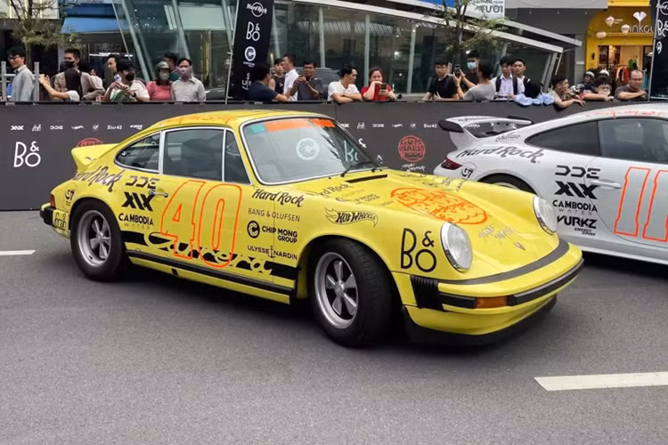 Và thật thú vị, tại hành trình siêu xe Gumball 3000 2024 đã có 1 đội xe 911 rất đáng để chiêm ngưỡng, từ 911 GT3 RS thế hệ 992, 911 GT2 RS, 911 GT3, 911 Turbo S cho đến 911 thường và cả sự góp mặt của Porsche Carrera RS 52 năm tuổi.