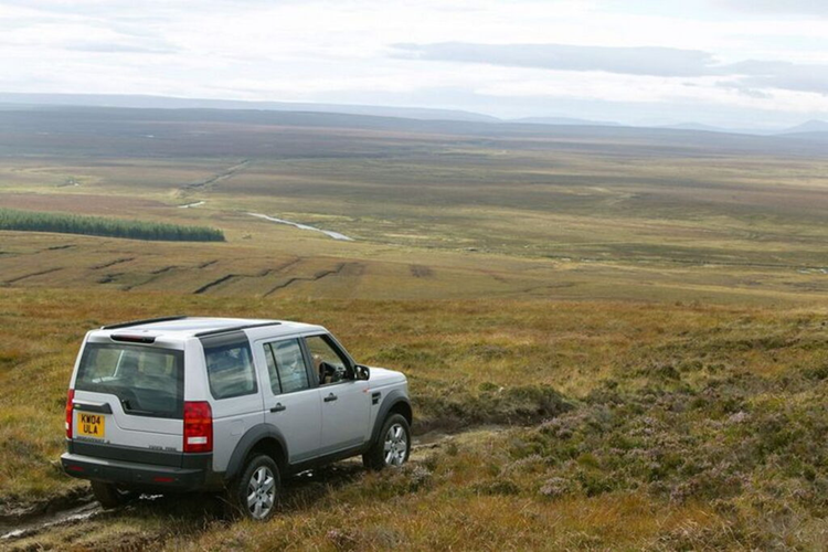 Land Rover kỷ niệm 35 năm ra mắt Discovery nguyên bản với phiên bản đặc biệt mới. Phiên bản này được định vị nằm trên Discovery Metropolitan Edition và sẽ được sản xuất giới hạn. Tuy nhiên, hiện tại thương hiệu vẫn chưa công bố những hình ảnh cụ thể của phiên bản này.