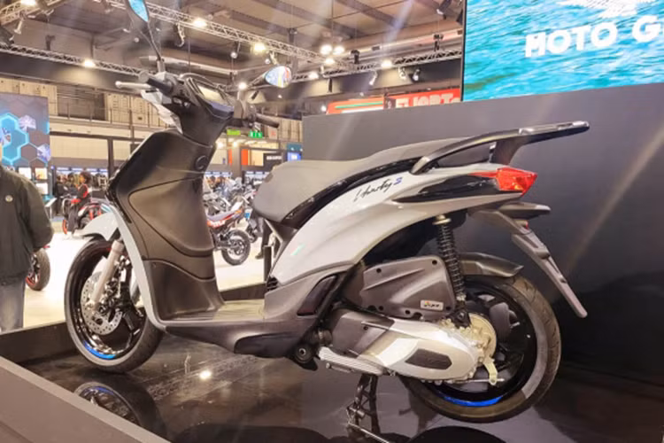 Ở phiên bản S, mâm xe sẽ có decal trang trí, khung đèn hậu, đèn xi-nhan và logo Liberty mới đều được hoàn thiện bằng màu đen bóng.