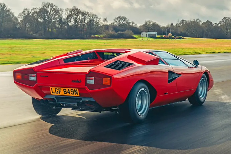 Trong thời điểm hiện tại, ngày càng có nhiều chiếc siêu xe Lamborghini cần phục chế hơn, chính vì vậy mà những mẫu xe như Murcielago hay Diablo, thậm chí là Gallardo cũng rất có thể sẽ sớm xuất hiện tại bộ phận Lamborghini Polo Storico trong tương lai gần.