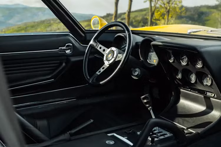 Thông thường, mỗi dự án phục chế sẽ mất từ 18 đến 24 tháng để hoàn thành và từng hạng mục sẽ được thực hiện một cách chi tiết tỉ mỉ.