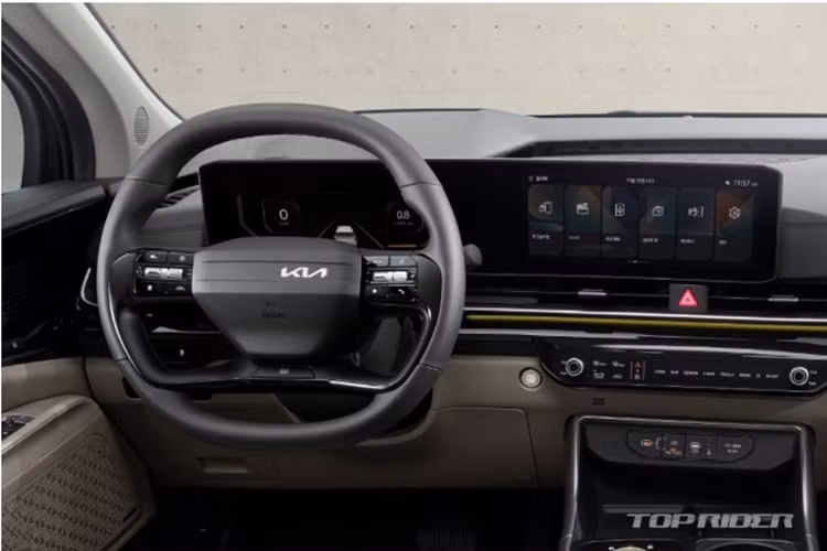 Bên cạnh đó, Carnival 2025 còn được hãng xe Hàn Quốc bổ sung thêm màu ngoại thất trắng ngọc trai cùng tùy chọn màu nội thất be và xám.