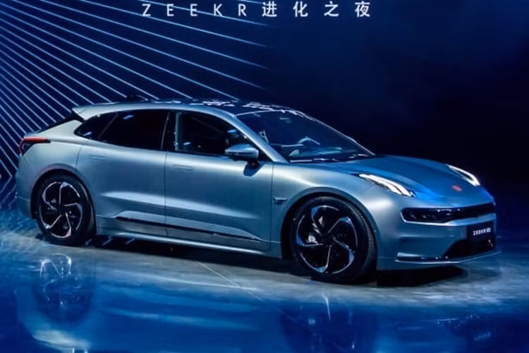 Công suất toàn hệ thống đạt 580 kW, tương đương 778 mã lực và mô-men xoắn cực đại 810 Nm, thời gian tăng tốc 0-100 km/h là 3,3 giây, cải thiện đáng kể so với các mẫu xe cũ.