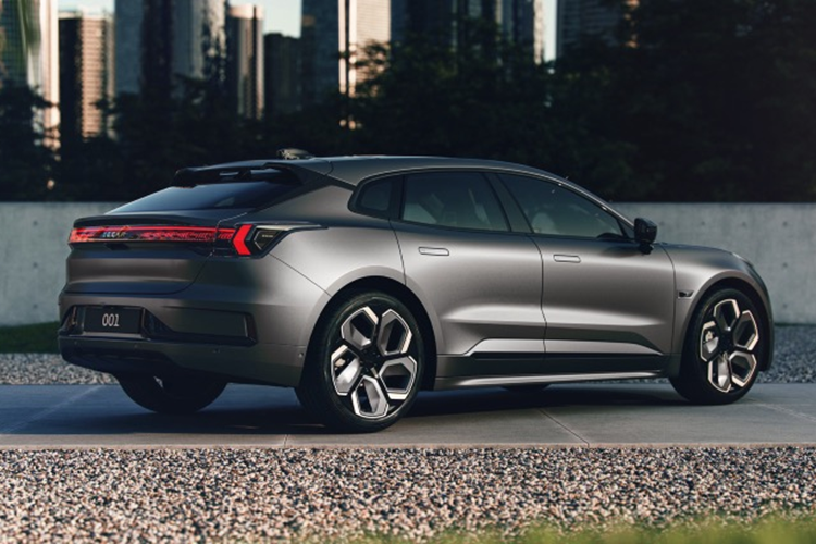 Khả năng đỗ xe thông minh của xe mới đã được nâng cấp toàn diện, ngoài chỗ đỗ xe thông thường, những chỗ đỗ xe cực chất còn có thể thực hiện đỗ xe tự động ra vào. Chức năng đỗ xe bằng đầu ngón tay nhận được nhiều sự quan tâm của người dùng, dự kiến sẽ ra mắt OTA vào quý 2 năm nay.