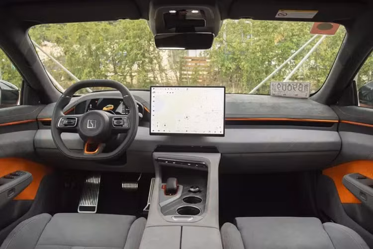 Về ngoại hình, Zeekr 001 2024 theo phong cách các mẫu xe dã ngoại nhưng thanh lịch, với những điều chỉnh nhỏ về ngoại hình.