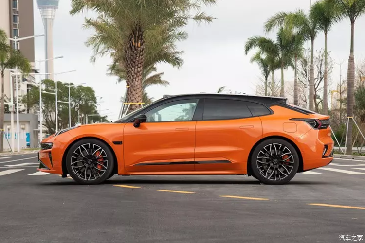 SUV điện Zeekr 001 mới đã chính thức có màn ra mắt rất hoành tráng vào ngày 27 tháng 2 năm 2024, như 1 lời khẳng định của hãng xe Trung Quốc trong phân khúc xe SUV điện. Ở bản này, họ đã có 1 số sự điều chỉnh quan trong cho Zeekr 001.