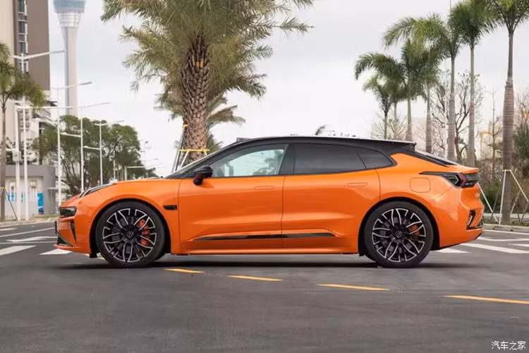 SUV điện Zeekr 001 mới đã chính thức có màn ra mắt rất hoành tráng vào ngày 27 tháng 2 năm 2024, như 1 lời khẳng định của hãng xe Trung Quốc trong phân khúc xe SUV điện. Ở bản này, họ đã có 1 số sự điều chỉnh quan trong cho Zeekr 001.