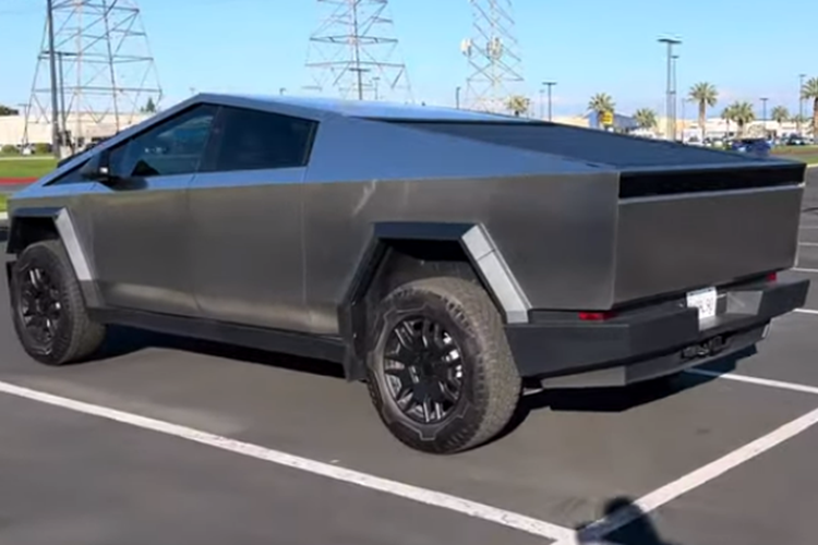 Ở bản cao cấp nhất là Cyberbeast, chiếc xe bán tải điện Tesla Cybertruck 2024 có công suất tối đa 845 mã lực và thời gian tăng tốc từ 0-96 km/h chỉ 2,6 giây.