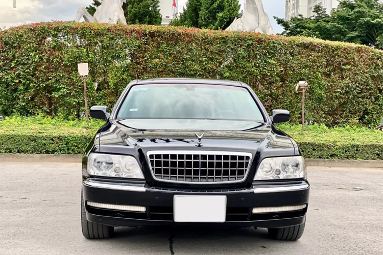 Ngoài ra người bán thông tin thêm, chiếc Hyundai Centennial JS350 tại Việt Nam này được sản xuất năm 2007, ODO cán mốc 17 vạn km. Mọi thứ còn rất đẹp, nội thất nguyên bản. Chiếc xe này thuộc quyền sử dụng của chủ tịch Hàn Quốc trong thời gian công tác tại Việt Nam.