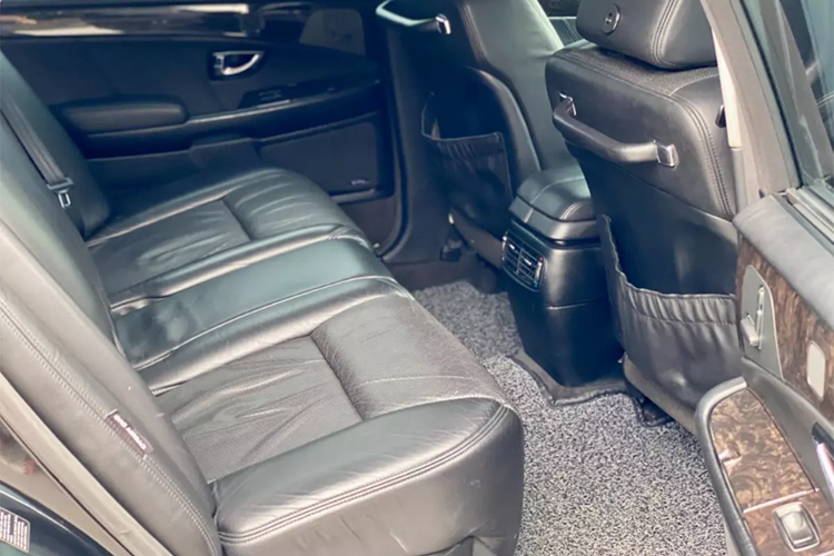 Đồng quan điểm, tài khoản Đặng Hoài chia sẻ: "Nếu cổ hẳn mà độc thì giá đó sẽ là sưu tầm, còn xe hiện đại đời cao, chấm cao, giá cao mà kêu là xe sưu tầm thì... bỏ đi nhá, ngáo giá quá rồi đấy".