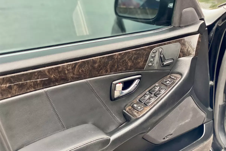 Tài khoản Hà Trần bình luận: "Nói bác đừng buồn chứ con xe này làm gì có giá trị sưu tầm. Đời cũng là 200x. Xe ko phải hàng Limited sản xuất vài chục cái trên thế giới. Xe cổ nó phải tầm 197x đổ về chứ 200x thì có ngon đến đâu thì cũng theo giá thị trường thôi." 