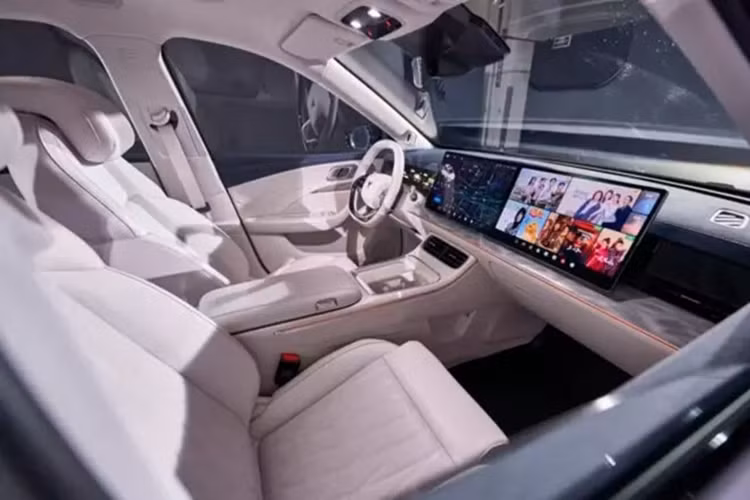 Nó được cung cấp năng lượng bởi bộ pin LFP 69 kWh từ SVOLT, một công ty con của Great Wall Motor. Phạm vi hoạt động của Neta L chạy điện đạt 510 km trong chu trình CLTC. Để so sánh, BYD Song Plus EV có phạm vi hoạt động CLTC 520 km theo tiêu chuẩn.